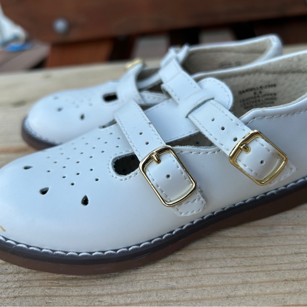 NEW FootMates White Kids Double-Strap Mary Jane Shoes - Picture 2 of 5